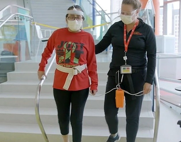 美国_社会|28岁女子成为美国首例双肺移植患者，昏睡数周后认不出自己家人