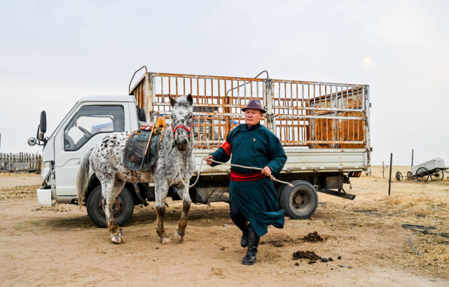 巡边互助 造福草原——中国北疆边境牧民的小康生活