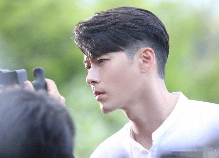 玄彬颜值真能打37岁还帅气似欧巴用脸蛋消化所有的基础款单品