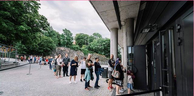 群体免疫|群体免疫了？瑞典长期拒绝封城后，冠状病毒感染曲线竟然下降了