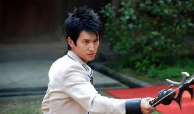 还记得《恶作剧之吻》里的张武仁吗?他现在长这样