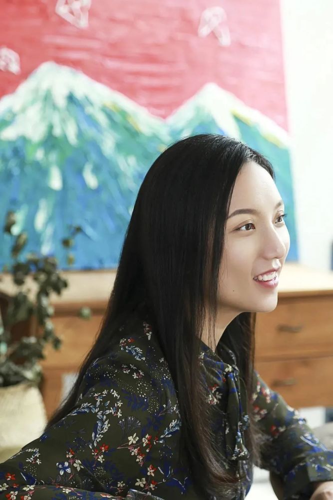 作家简介2019年,作家邹凡凡老师出版了少年小说《奇域笔记》系列和