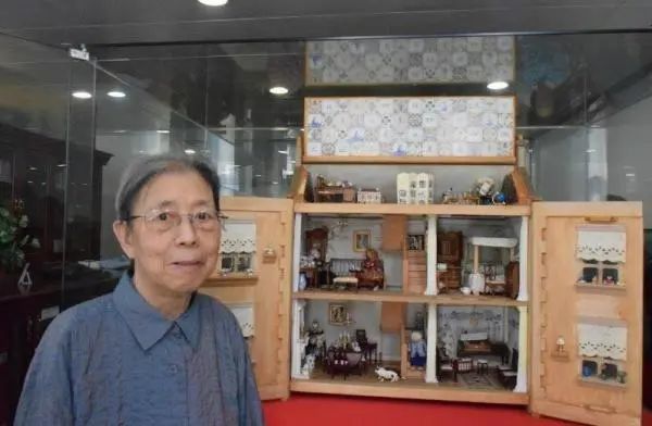 西西|沉迷“爬格子”游戏七十年，西西撬动十八世纪历史的天空