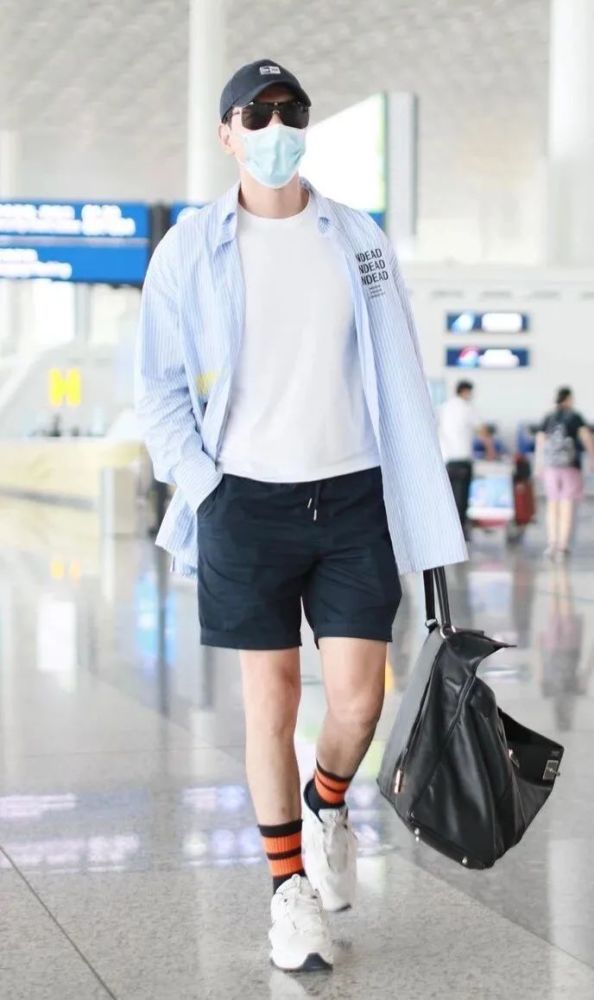 188cm张亮潮流造型身材好就是任性一条短裤穿出4种风格