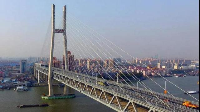 拥有虹梅南路越江隧道出口,5号线南延伸段站点,奉浦大桥以及闵浦二桥