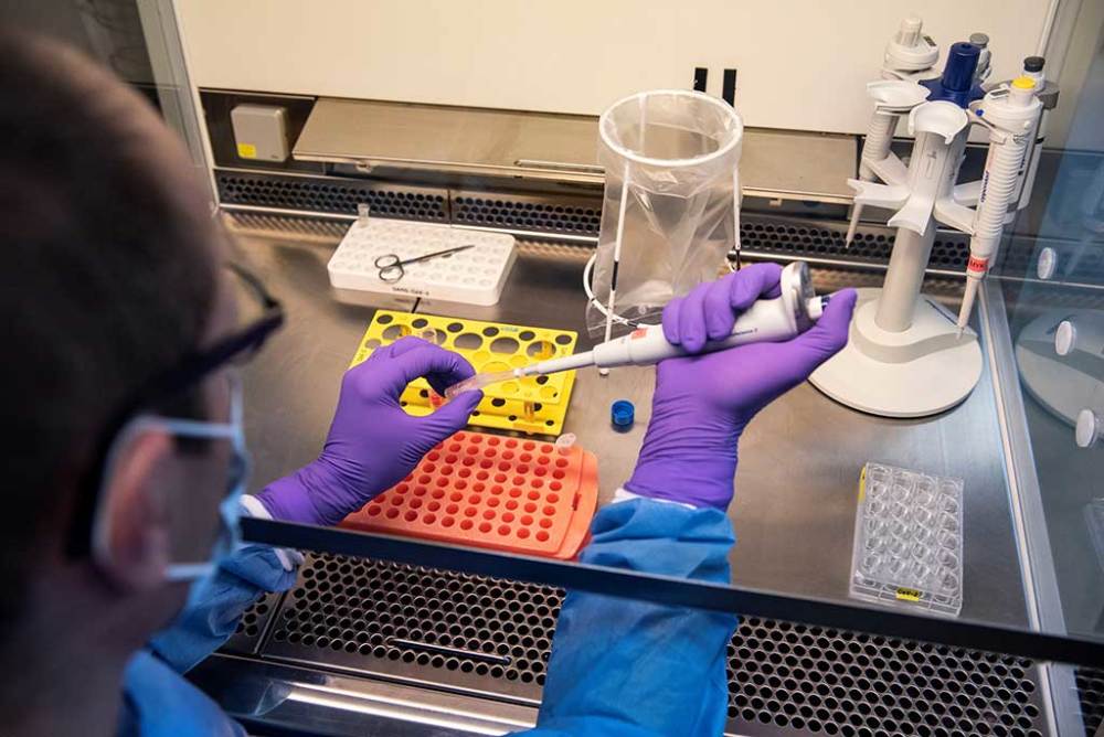 约翰·霍普金斯大学|新冠病毒真成精了？遮鼻子挡嘴都嫌不够，这个部位防不住一样中招