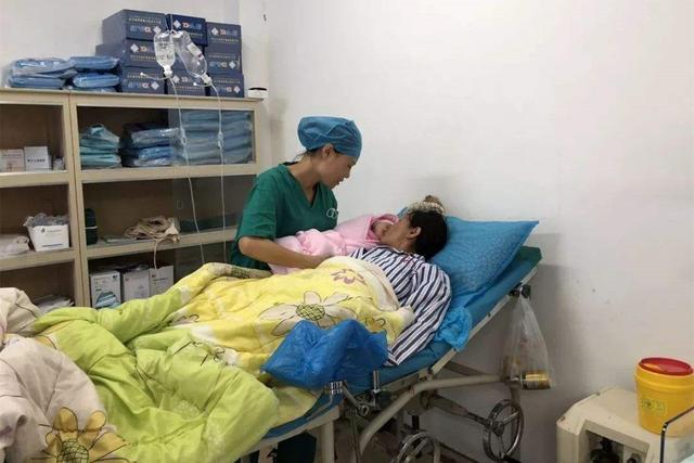 产妇分娩双胞胎平安顺利,宝爸因为医生的一句话高兴不起来,为何