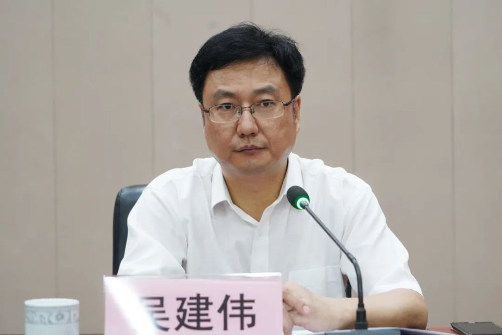 会上,由副市长,公安局长吴建伟通报当前全市电信网络诈骗犯罪基本情况