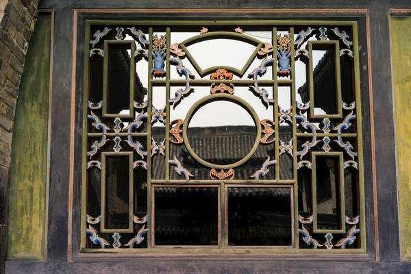 手指一点窗户纸就破了,古时候的窗户纸有那么不结实吗?