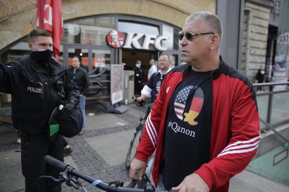 特朗普|奉特朗普为“救世主”，美国阴谋论组织传入欧洲