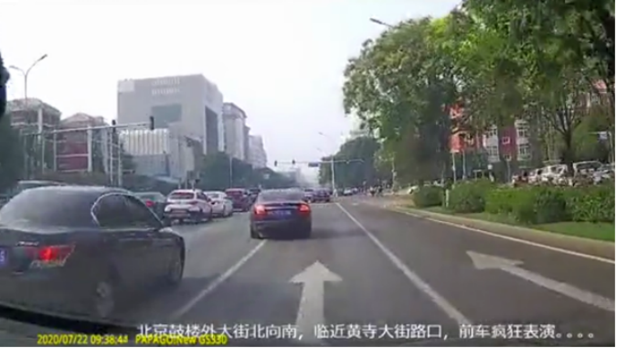 朝阳交通支队|车牌“戴”手套、豪车任性违停……这些被举报的行为已查处