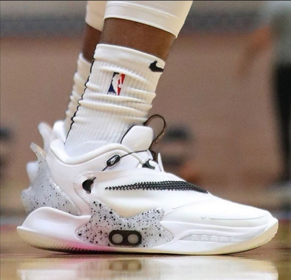 nikeadaptbb二代全是科技感和金钱的味道