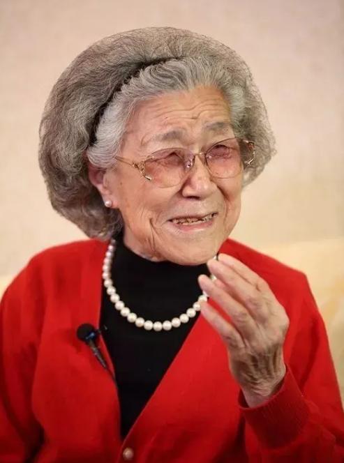 还记得逛大观园的刘姥姥吗?她叫沙玉华如今89岁,只演过2部电影
