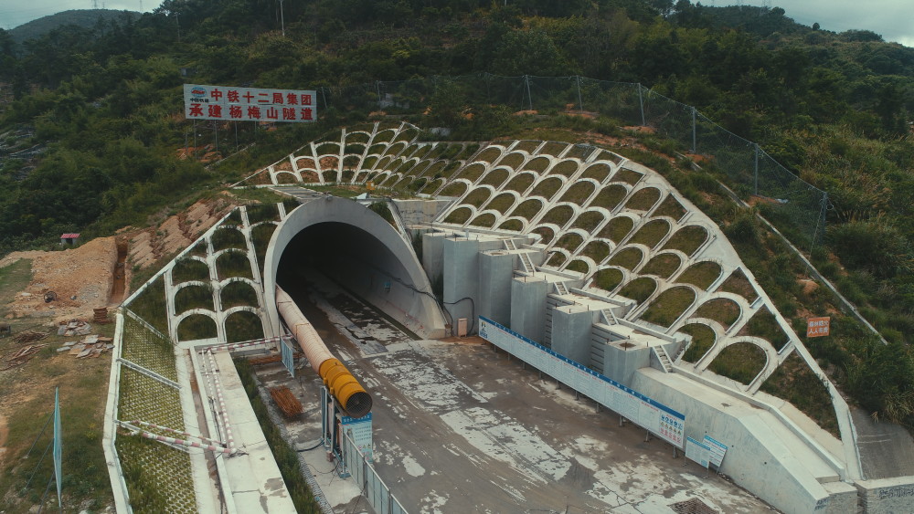 福厦高铁杨梅山隧道图片