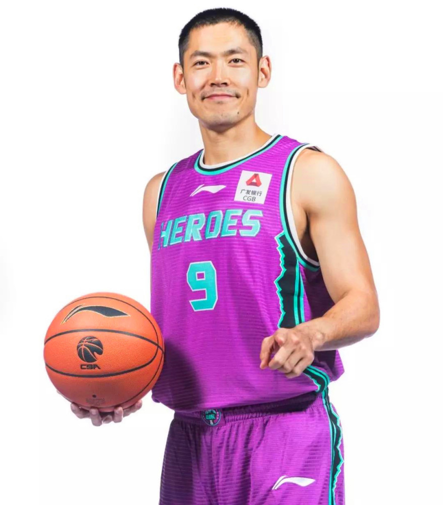 顶礼膜拜39岁张庆鹏山东男篮最后一张底牌打疯了再打两年