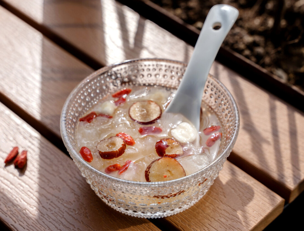 桂圆莲子红枣粥,养生美容的粥品,补血养胃又养颜,做法超简单