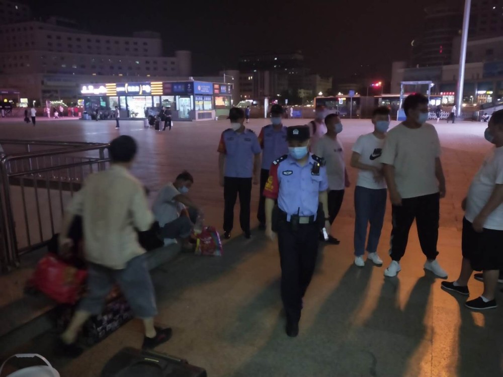 北京站|14.5元的票竟卖135.5元！两人在火车站收取“好处费”被抓