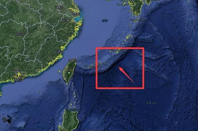 火山|宽4公里！日本海底发现巨大凹穴，可能是宝藏，也可能是大祸