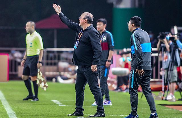 名帅和杨戟平分秋色贝大师紧张擦汗赛后一语解释换下李帅真因