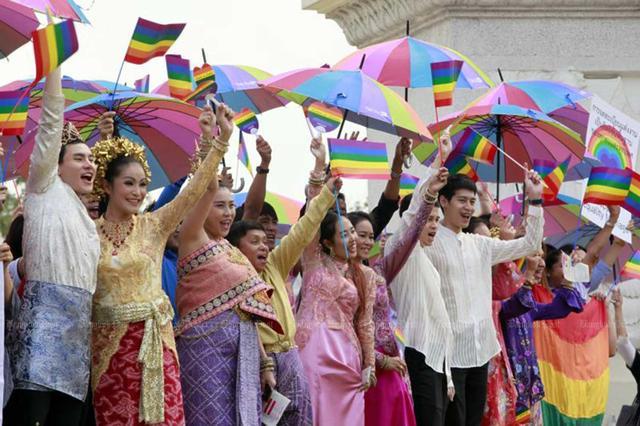 bobby|亚洲“同性天堂”观察报告：中国情侣更高调，变性人求职仍艰难