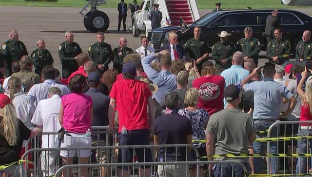 唐纳德·特朗普|特朗普心念大选，无视病毒在疫情震中集会，现场几乎没人戴口罩