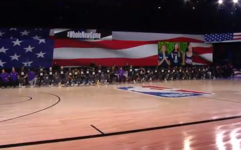 詹姆斯|公开反特朗普，NBA球员集体下跪抗议种族不平等：黑人命也是命