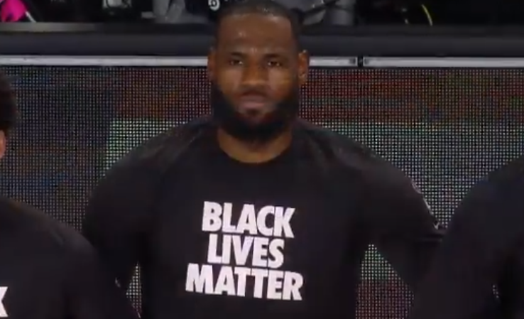 詹姆斯|公开反特朗普，NBA球员集体下跪抗议种族不平等：黑人命也是命