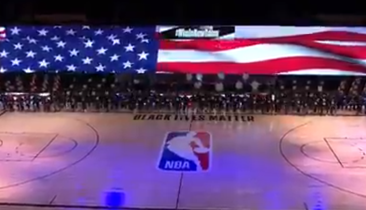 詹姆斯|公开反特朗普，NBA球员集体下跪抗议种族不平等：黑人命也是命