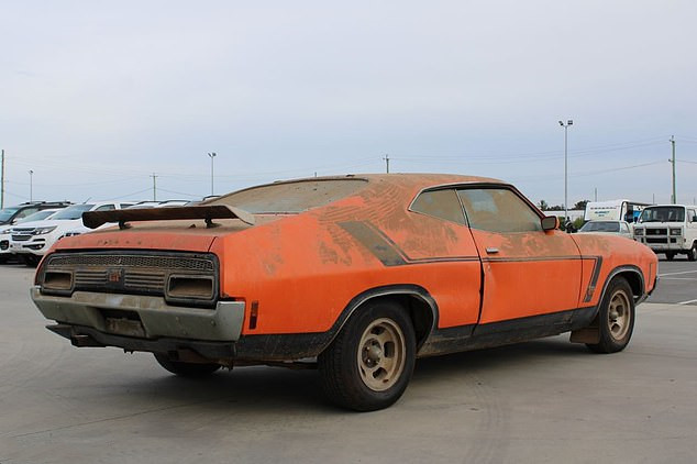 谷仓|谷仓里放了30年的破车落满灰尘，如今竟被人花150万买走