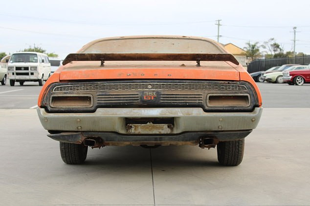 谷仓|谷仓里放了30年的破车落满灰尘，如今竟被人花150万买走