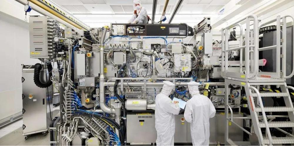 光刻机|芯片破壁者（九）：荷兰半导体明珠ASML是如何炼成的？