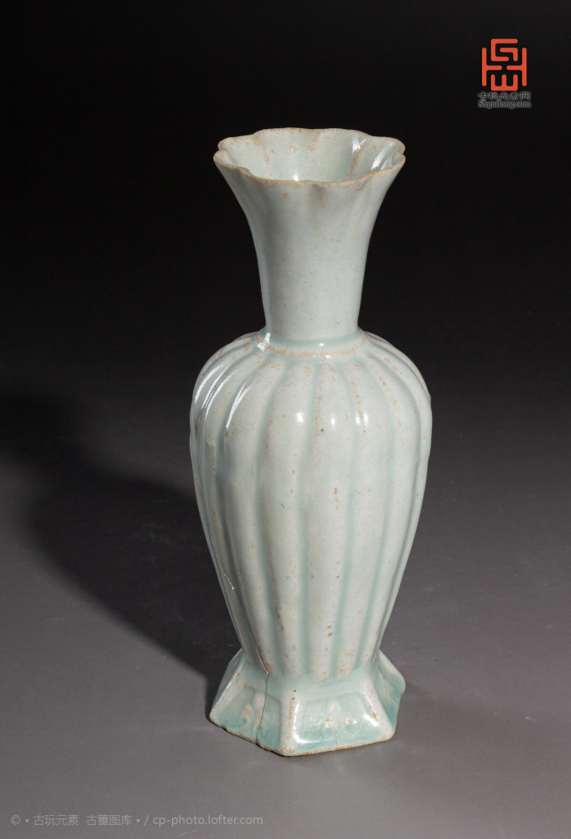 南宋湖田窑瓜楞形花口瓶