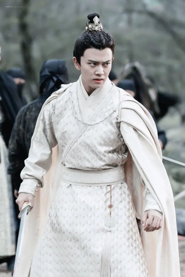 任嘉伦一口气官宣3部作品:古装半永久王子,暂时下线