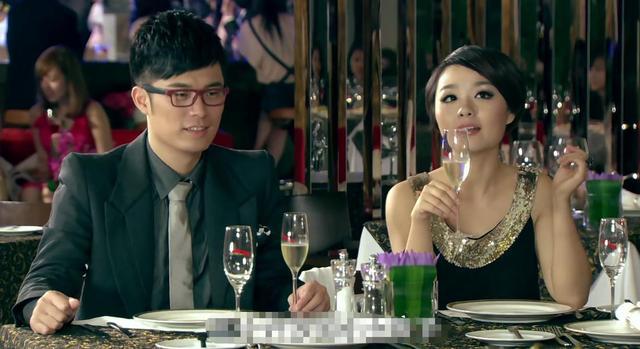 还记得爱情公寓的"榕榕兔"吗?如今携老公出镜,比小贤更有夫妻相