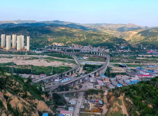 新华社发(柴婷 摄)刘锦鹏是中国铁路太原局集团有限公司太原南工务段