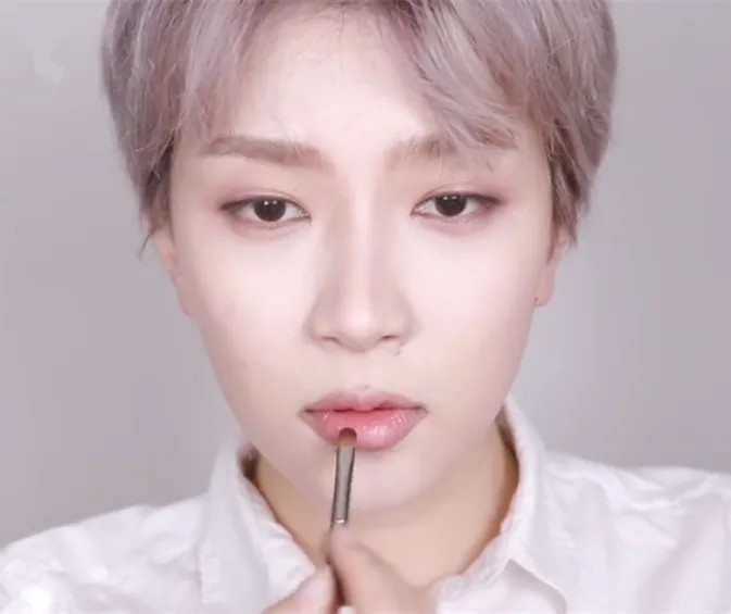 小姐姐仿妆"蔡徐坤",开始:别开玩笑,看到最后:这是孪生兄弟吧?