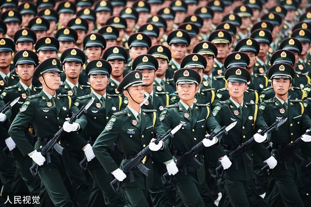 解放军超帅军装大赏,你最中意哪一款?_腾讯新闻
