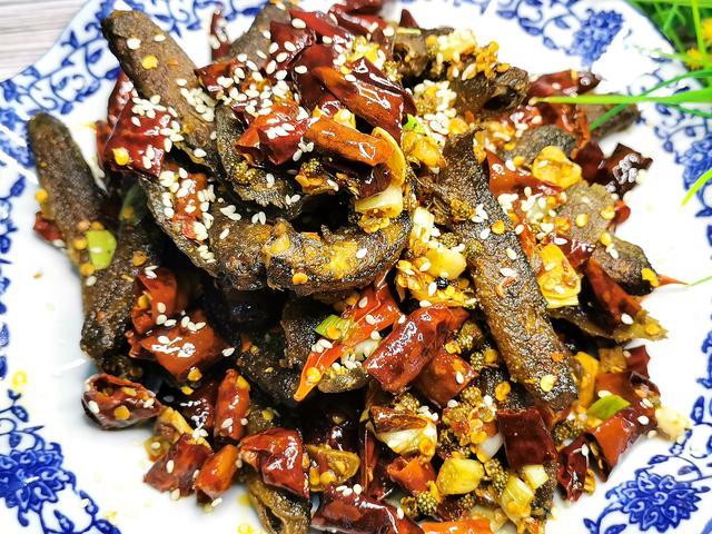 重庆江湖菜,麻辣干煸泥鳅的做法,麻辣焦香,酥脆爽口