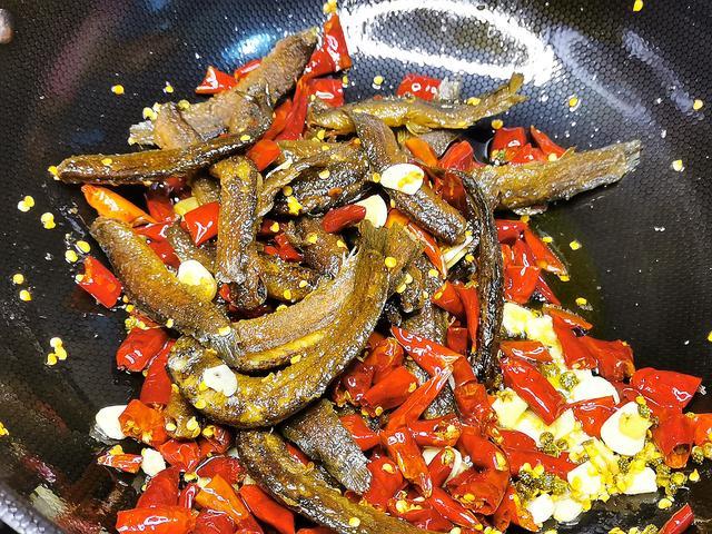 重庆江湖菜麻辣干煸泥鳅的做法麻辣焦香酥脆爽口