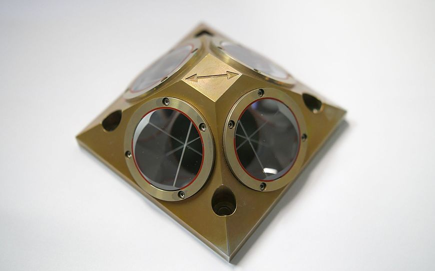 【德国企业研制的一种卫星激光反射器,用于精确测量】