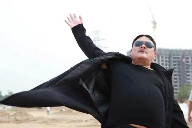 老戏骨|56岁香港男演员玩游戏被吐槽：时代的灰，开始落在老戏骨头上了