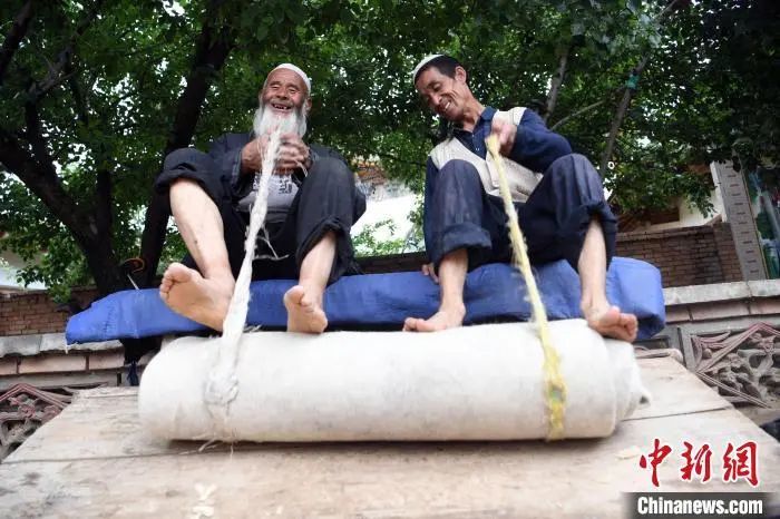 马社勒|【外媒看临夏】东乡擀毡人留住昔日炕头那张绵软的毡铺！