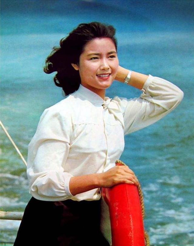1984年担任春晚主持的姜黎黎被确诊恶性肿瘤27岁丈夫一夜白头
