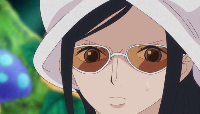 娜美很少戴眼镜,她本来就是一位超级美女,眼镜只会遮盖她的美貌.