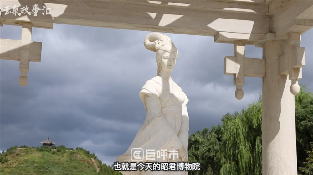 上面用篆字写着"呼和浩特昭君墓参观留念",当时每张门票是一毛钱