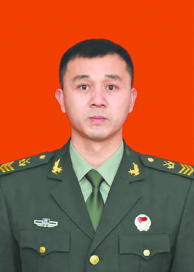 致敬最美 奋斗强军