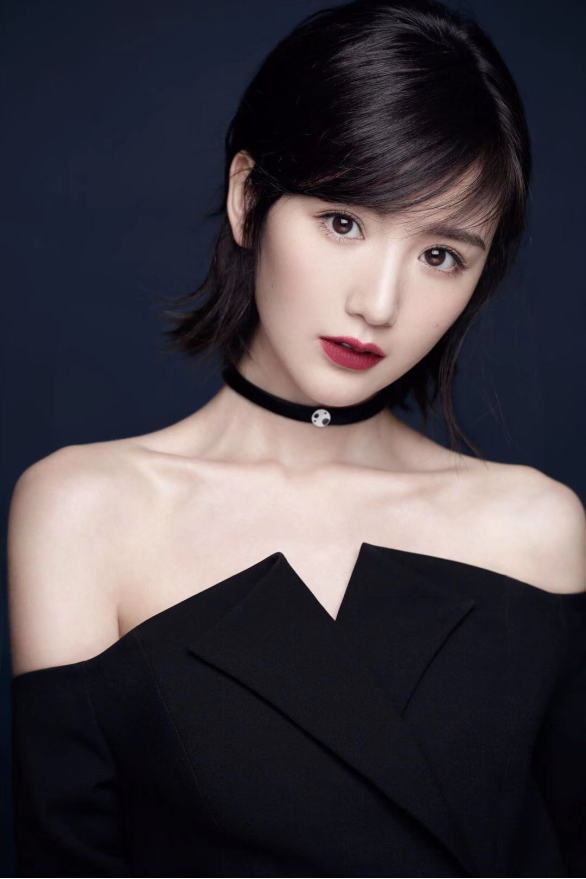 前日,正在热播的《重启之极海听雷》中,毛晓彤饰演的吴邪迷妹白昊天