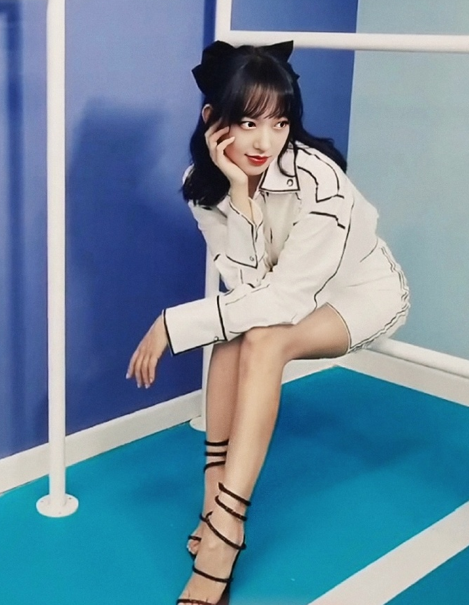 瘦下来的程潇有多绝直接拿电线当鞋秀腿这腿细得要命了