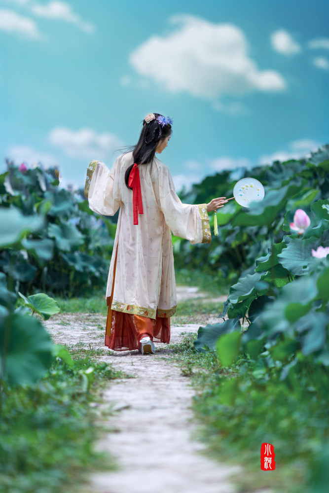 《戏莲》汉服古风莲花美女,谁能比我仙