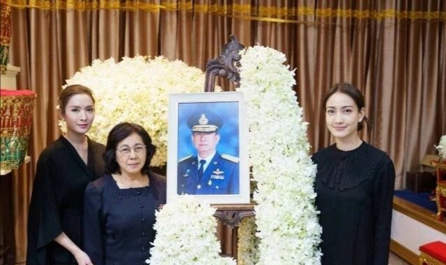 泰圈众星参加taew父亲葬礼,gam出席引笑颜!